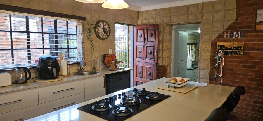 5 Bedroom Property for Sale in Langenhovenpark Free State